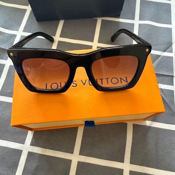 Louis Vuitton Black Sunglasses--New - Picture 1 of 6